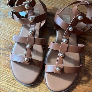 Brown sandals brand new with tags size 7